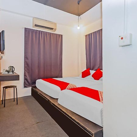 Super Oyo 44032 Zzz Hotel Malacca Esterno foto