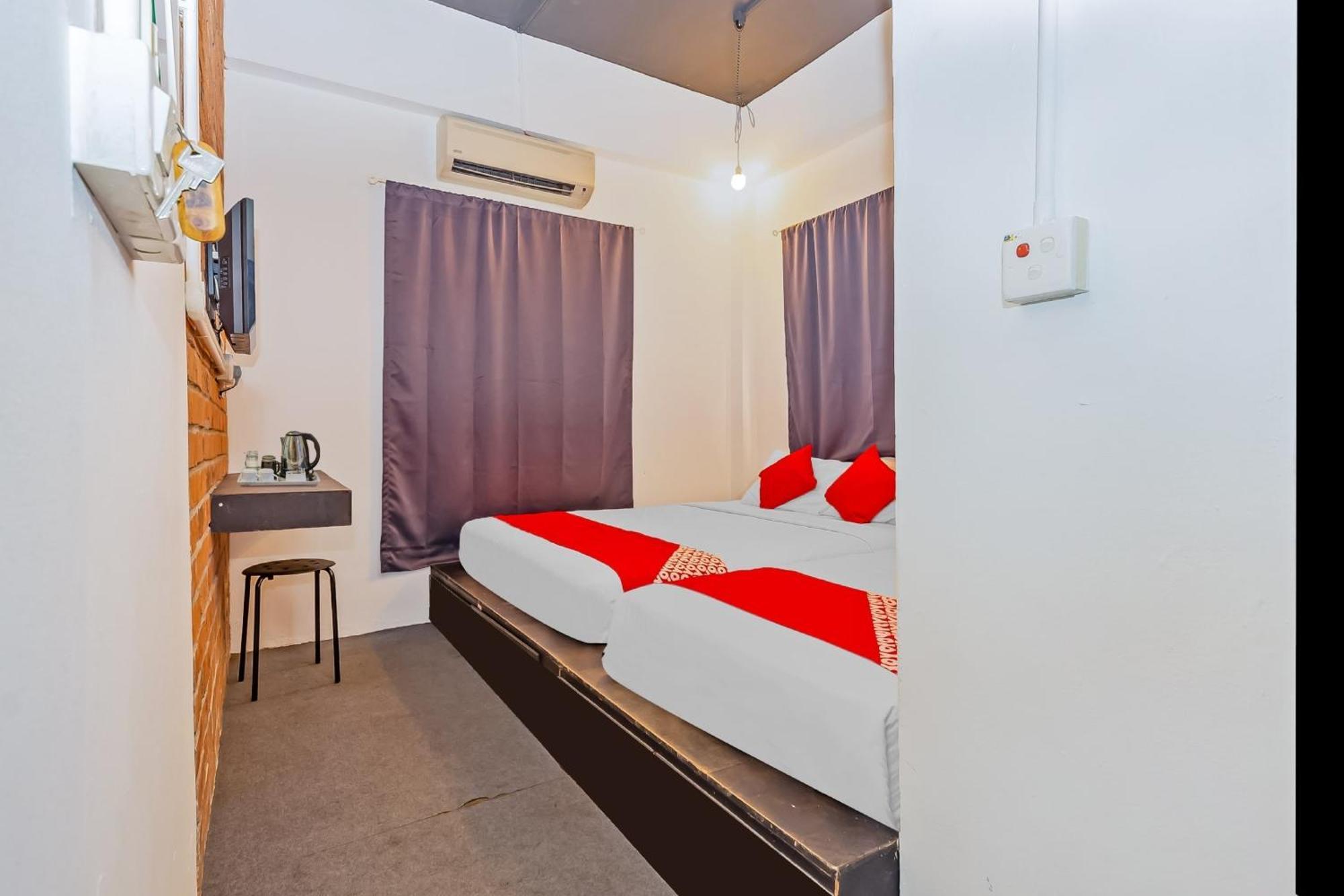 Super Oyo 44032 Zzz Hotel Malacca Esterno foto