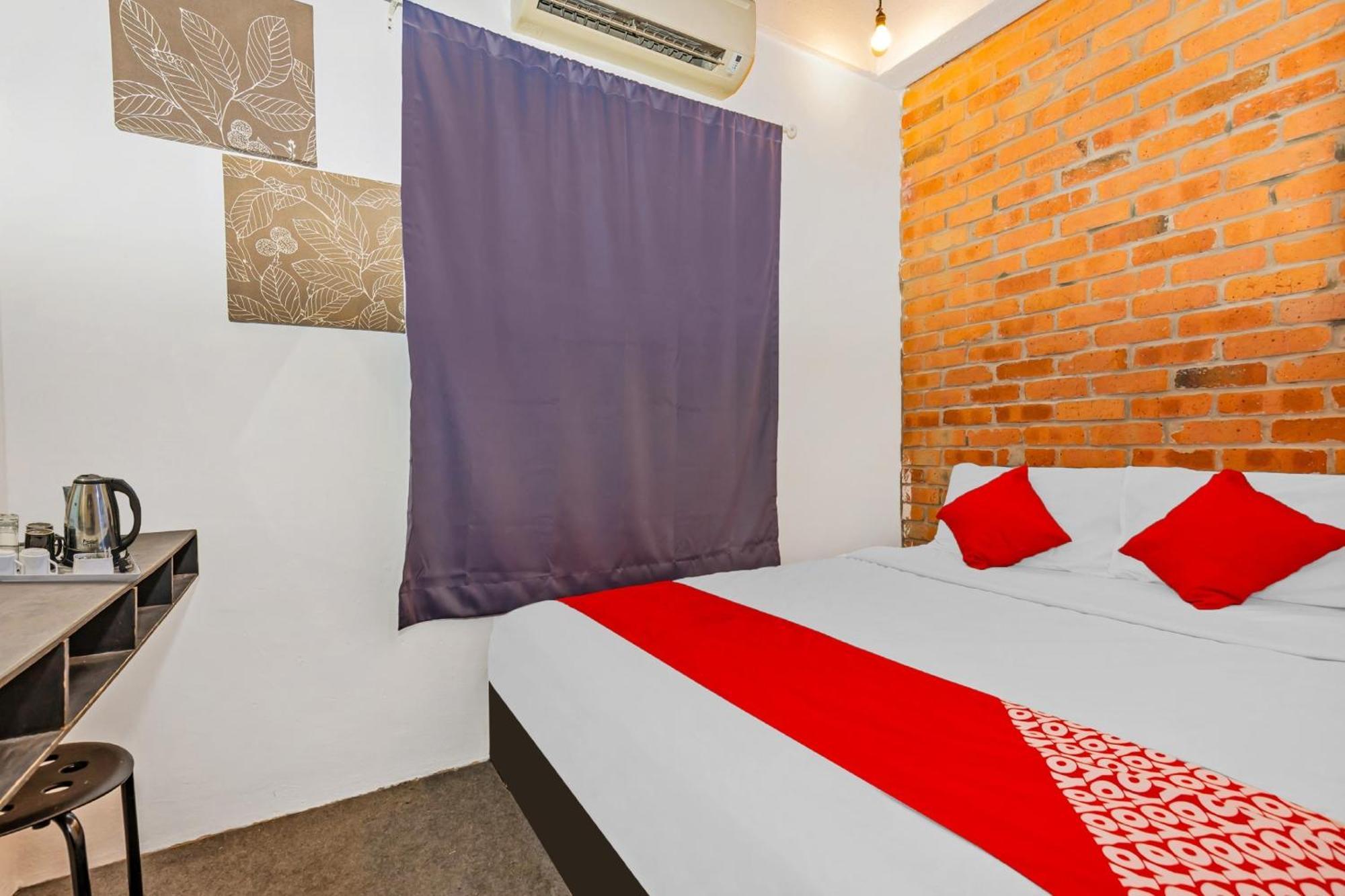 Super Oyo 44032 Zzz Hotel Malacca Esterno foto