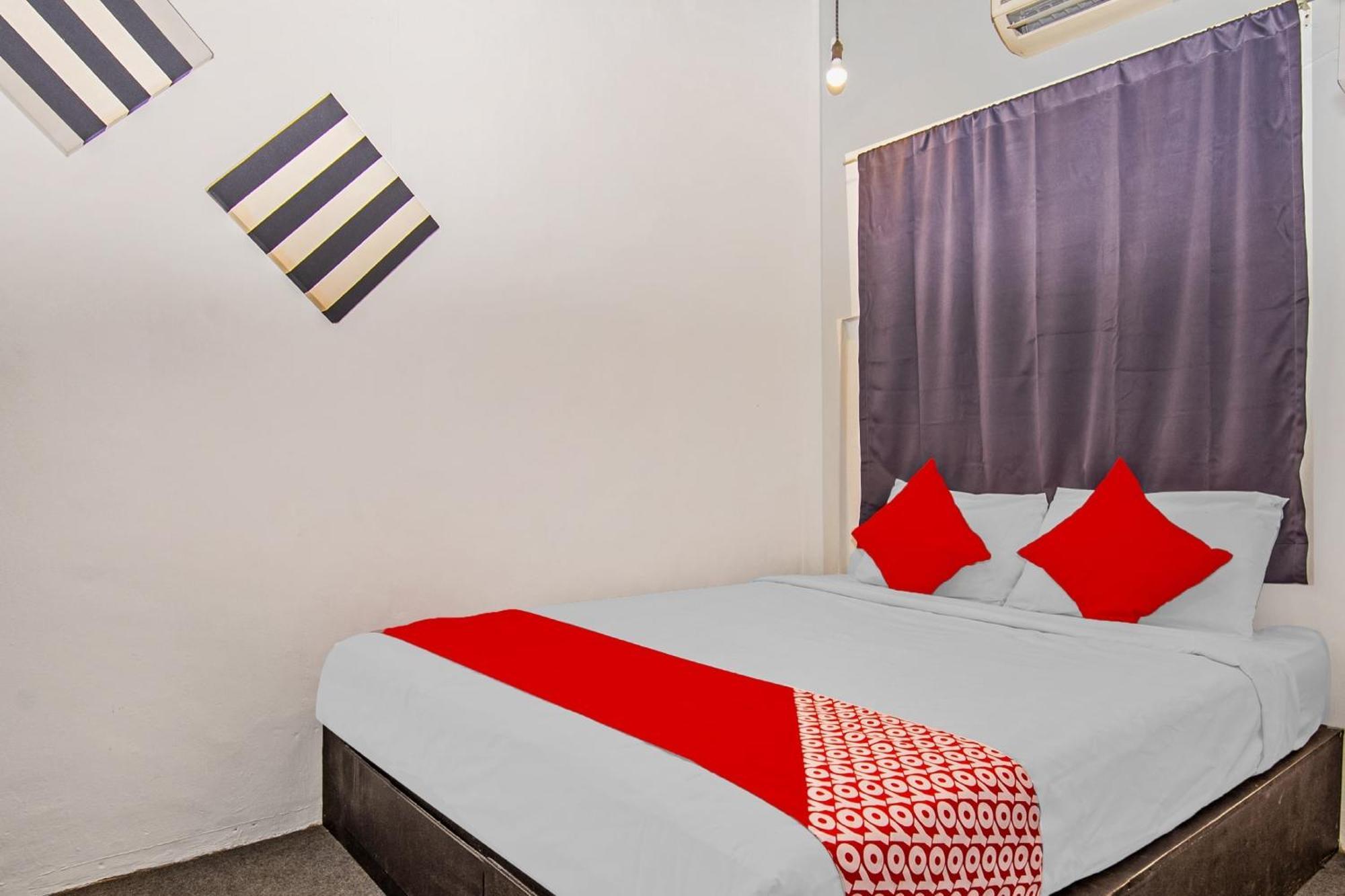 Super Oyo 44032 Zzz Hotel Malacca Esterno foto