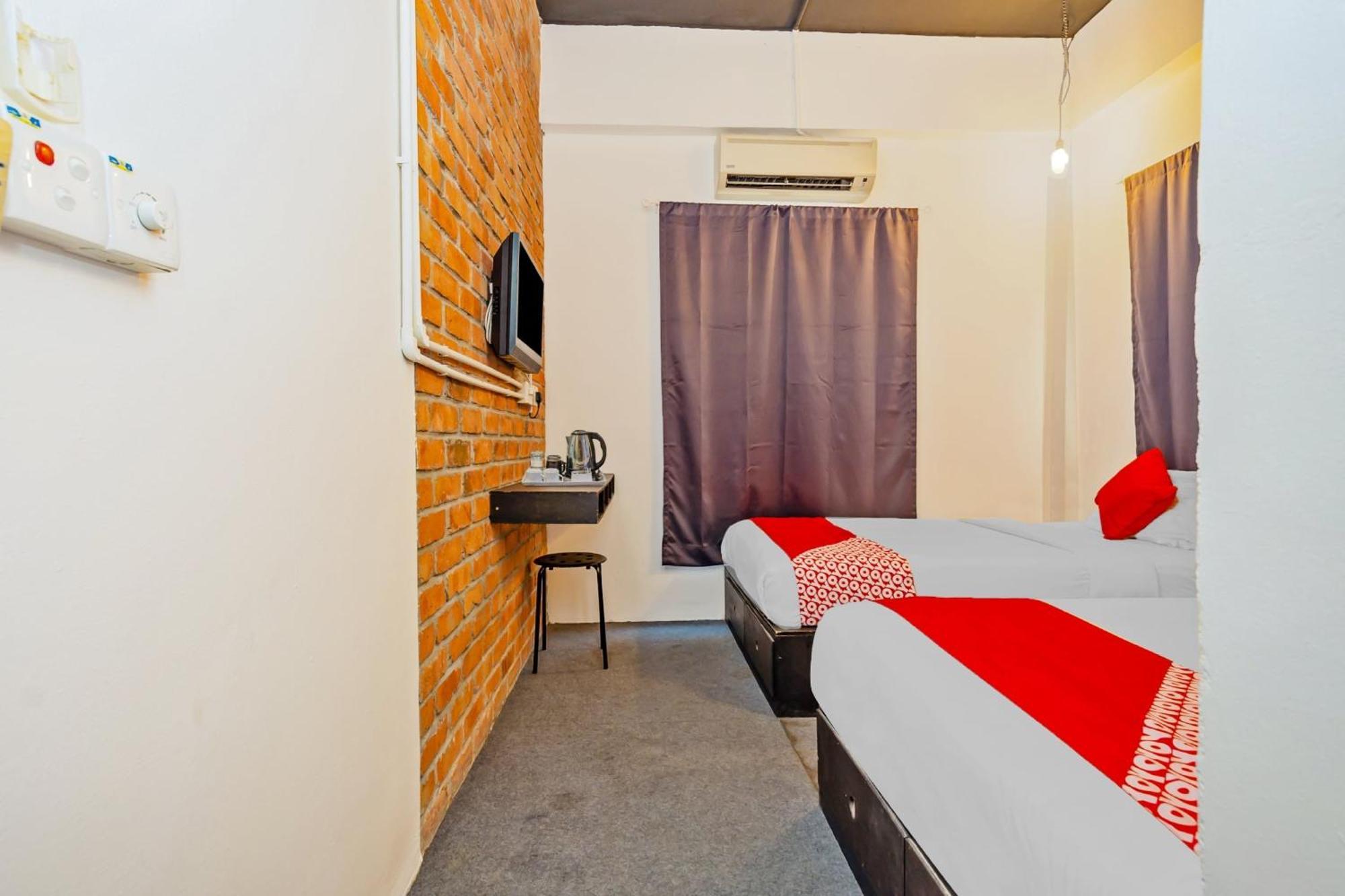 Super Oyo 44032 Zzz Hotel Malacca Esterno foto