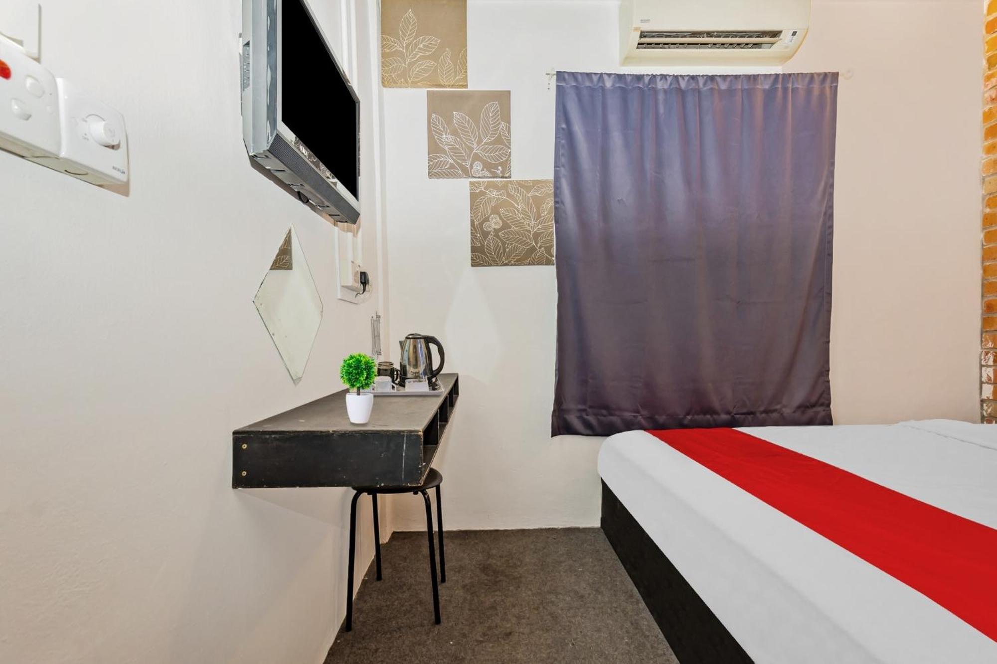 Super Oyo 44032 Zzz Hotel Malacca Esterno foto