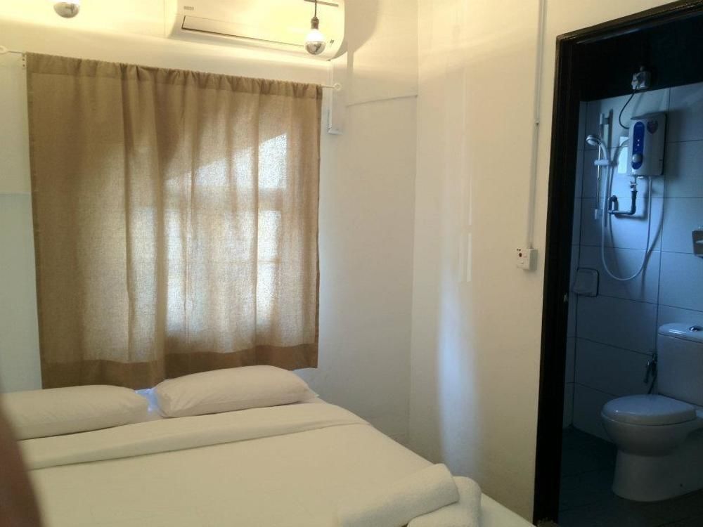 Super Oyo 44032 Zzz Hotel Malacca Esterno foto